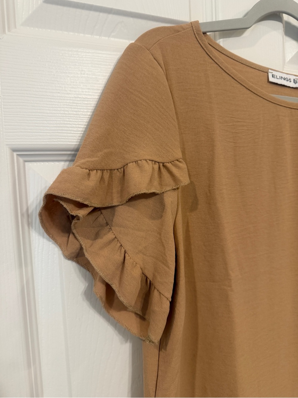 Women's Flowy Ruffle Sleeve Top in Camel NWOT - Picture 3 of 7